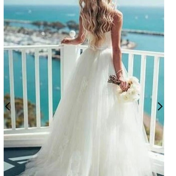 Wedding dress fits size 8 to 12 because of the adjustable back clean dress - Picture 6 of 11